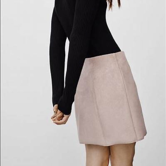 Babaton Dresses & Skirts - NWT Babaton Hopper faux suede modern mini skirt